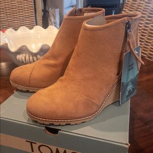 Toms - Avery Wedge Bootie